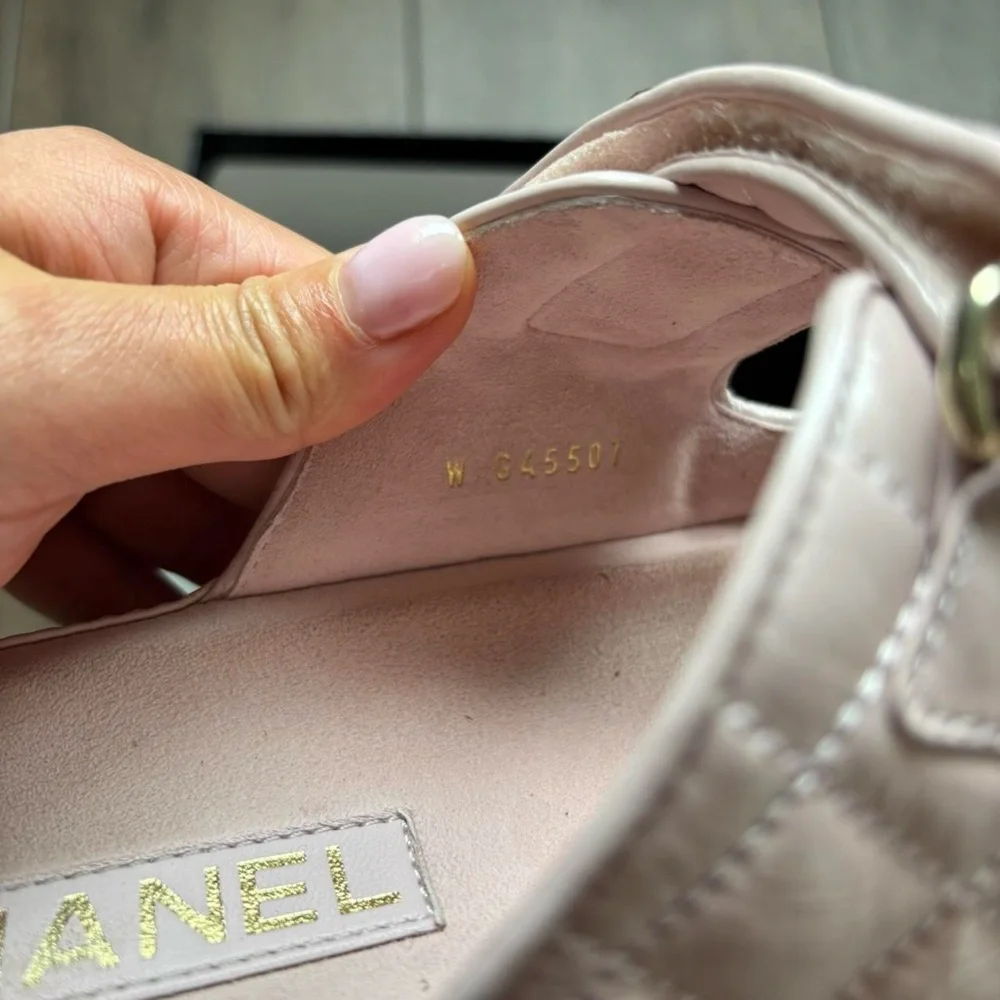 Chanel light pink shiny calfskin quilted dad crystal slide sandals size 40 - Picture 3 of 8